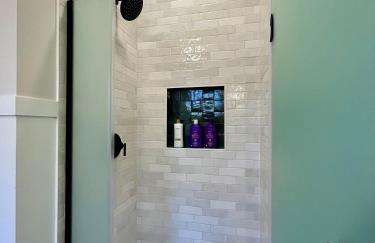 *Boho Bungalow-King-Backyard-Full Kitchen-W/D* - Foto 10