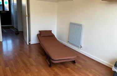 2-Bed Home with Parking, Near Airport, NEC & JLR - Foto 16