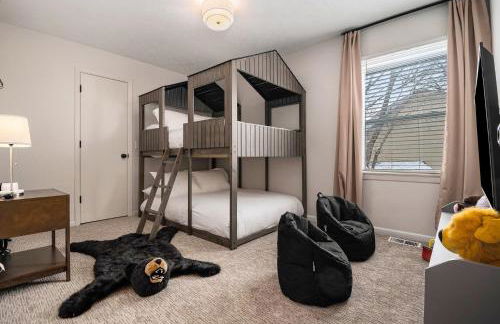 Central Family Oasis with Hot Tub & Fenced Yard - Foto 30