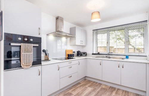 Stylish & Convenient 3 Bedroom House - Perfect for Contractors and Leisure Guests - Sleeps up to 5 - Foto 11