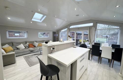 Modern 2 bed cabin with River Views - Photo 7