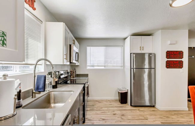 Convenient 2BR Apt w Covered Parking SLC - Foto 9