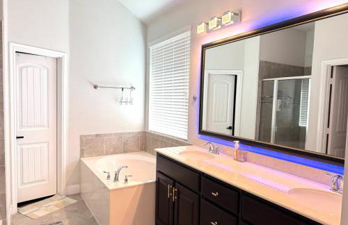 Modern Family Fun Home near AT&T Stadium, Rangers,6Flags, Epic Water Park - Foto 5