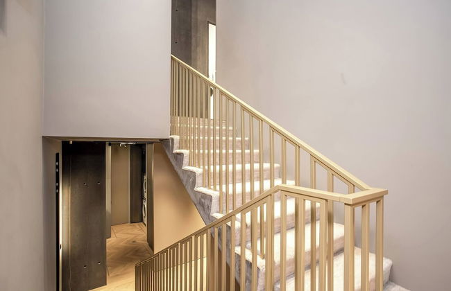 Glamorous & Stylish Getaway - Photo 19