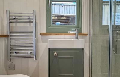 Luxury Shepherds Hut near Glamorgan Coast - Photo 3