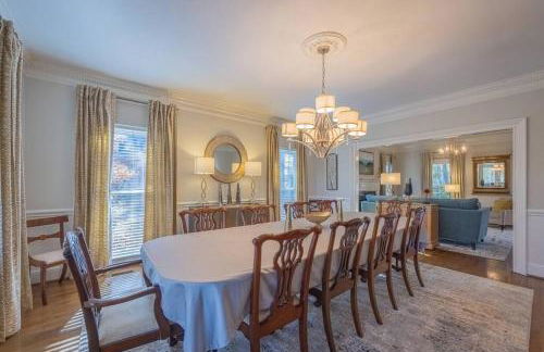 Large Luxury House, King Beds and More, Hot Tub, Theater, Fireplace, Game Room, Ping-pong, Pool Table, Air Hockey, Arcade, River, Big Kitchen, Nice Porch, Quiet, Good for Families and Large Groups, Near UGA Golf Course, Close to UGA & Stanford Stadium - Photo 18