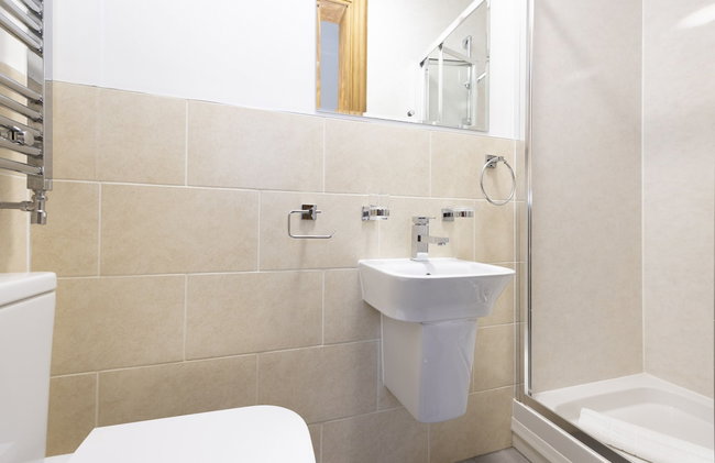 JOIVY 5 Bedroom Apt Near Meadows & George Square - Foto 96