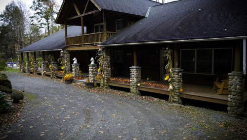 Spacious Villa Rental with a Pool for a Large Group near Catskill Mountains, New York - Foto 2