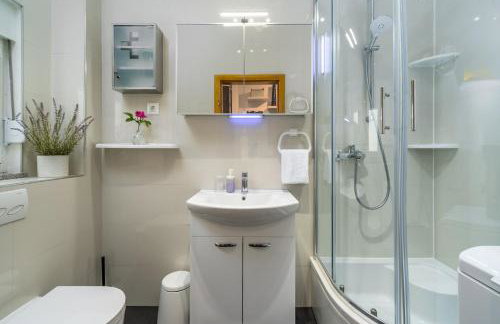 Villa Zara with 32 sqm heated Pool, Jacuzzi, Billiard, Tennis table, 8pax - Photo 22