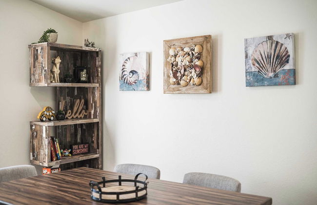 Charming Escape With Stylish Decor & Outdoor Space - Foto 37