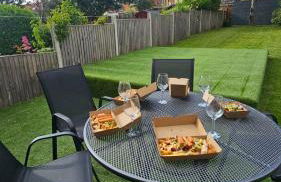 Entire Charming Three Bedroom Seaside House With Garden - Close to Town & Beach, Ideal for Groups, Families - Foto 22