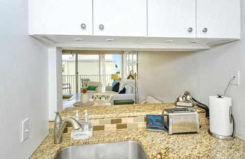 LaPlaya 202E Catch the gentle Gulf breezes on your private balcony beneath the swaying palms - Photo 9