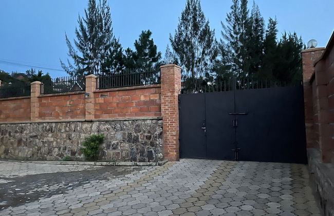 The Mugabi's Spacious Private Room - Foto 39