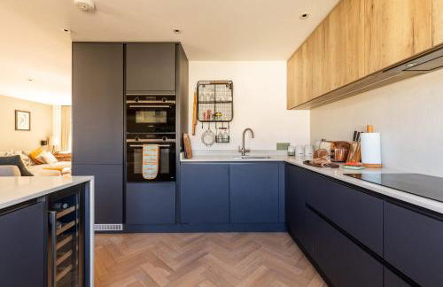 Stylish Family Home with Garden - Foto 12