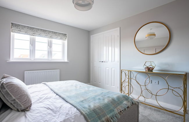 4 Bedroom Detached House 5mins Walk to Shopping Village - Foto 5