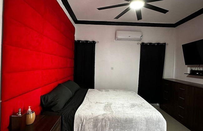 Luxury Living- Modern - Contemporary Home With Brand New Pool in Manor Park - Foto 1