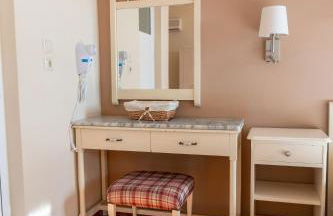 Lorraine's Cottage Style Studios, shared swimming pool and bbq only for guests at Simotata village - Photo 31