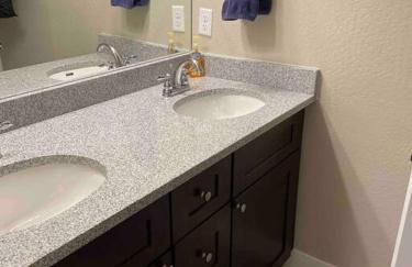 Family friendly 4-bdrm 3.5 bath w guest suite - Foto 33