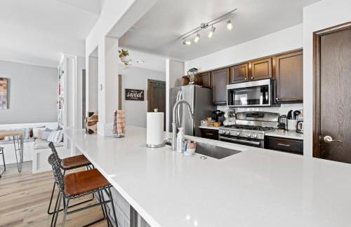 Perfectly Located 3 Bed 3.5 Bath Beautiful Townhome - Photo 6