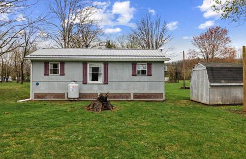 Riverfront Cabin Wood Stove Fire Pit & Grill - Foto 36