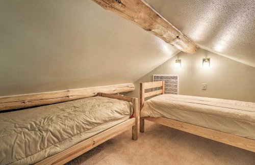 Quiet Trego Resort Home with Lake, Pavilion and Trails - Foto 14