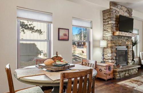 Black Bear Cabin with Hot Tub - Foto 19