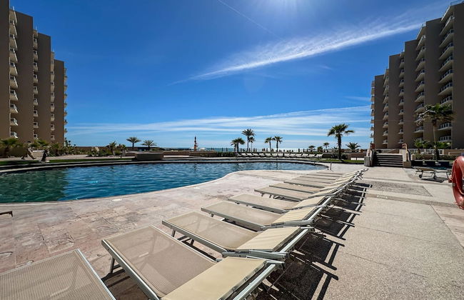 Beach Bliss Retreat 2BR Beachfront Condo - Foto 62