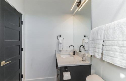 Chic Austin Getaway brand new with rooftop patio - Foto 58