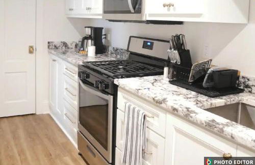 Entire Spacious Vacation Home - 1 mile to all Attractions - Foto 16