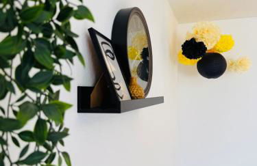 Black&Yellow Apartment Bielefeld 24h Check in WLAN Parkplatz ÖPNV - Foto 12