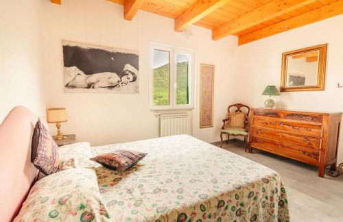 8 beds- surrounded by greenery with parking - Foto 30