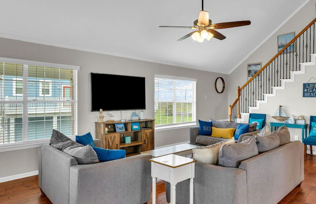 Backyard Oasis Hot Tub and 2 Shaded Decks - Foto 10