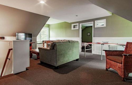 Chesapeake Waterfront - 7BR 5BA - Beach Pool Dock - Foto 24