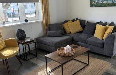 44 Gower holiday village Ty Gŵyr Cosy 2 bedroom Chalet with a seasonal indoor pool - Photo 1