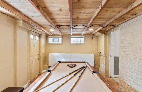 Beautiful 3BR 2BA Colonial House by CozySuites - Foto 11