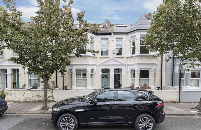 JOIVY Charming 3 bed house with a rooftop terrace - Photo 28