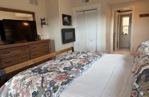 Red Rooster Family Cabin w/Hot Tub+Fire Pit+View - Foto 7