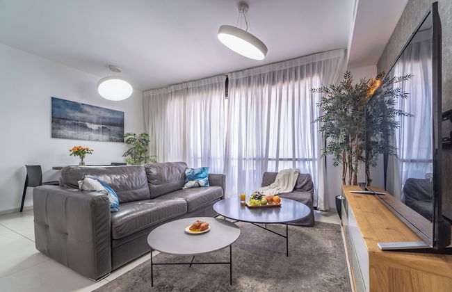 Stylish 1BR Beach-Front Apt w Sea View - Foto 19