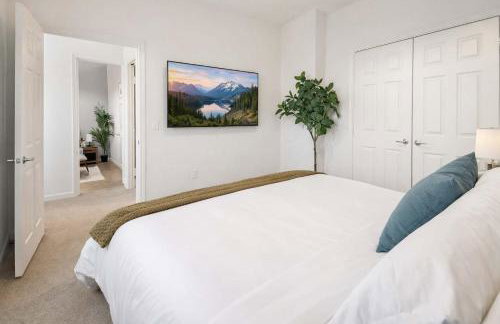 2BR Urban Loft Haven - Rooftop Games & Fitness - Foto 5