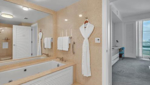 Ritz-Carlton 2br 17th fl Penthouse Hotel Condo - Foto 5