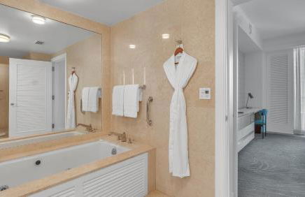 Ritz-Carlton 2br 17th fl Penthouse Hotel Condo - Foto 5