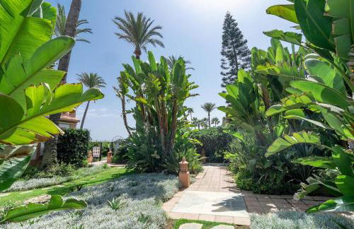 LAP- 3 bed apartment on the beach. Families only - Photo 48