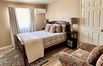 1 bed with washer dryer in unit, soaker tub near Field of Dreams - Foto 3