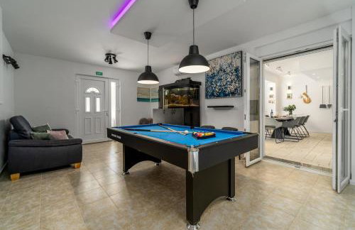 Villa Zara with 32 sqm heated Pool, Jacuzzi, Billiard, Tennis table, 8pax - Photo 15