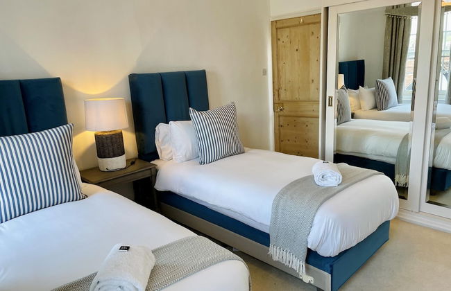 Dolls House - Luxury Townhouse - From 400 Per Night - Photo 16