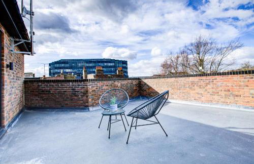 Hybrid Resi - Uxbridge, On-site car or van parking, near London Heathrow Airport - Photo 25