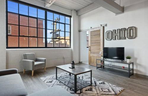 2125 Superior Living - Photo 42