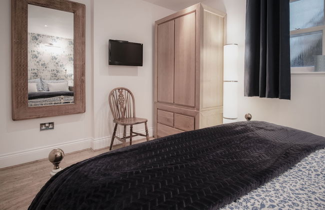 Goscar Court - 1 Bedroom Apartment - Tenby - Photo 6