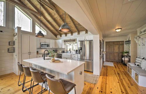 Ideal for Families! Lake Toxaway Getaway with Deck - Foto 10