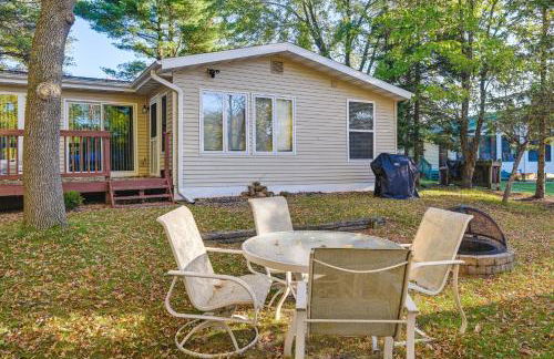 Lakefront Nekoosa Home Private Beach and Boat Dock! - Foto 22